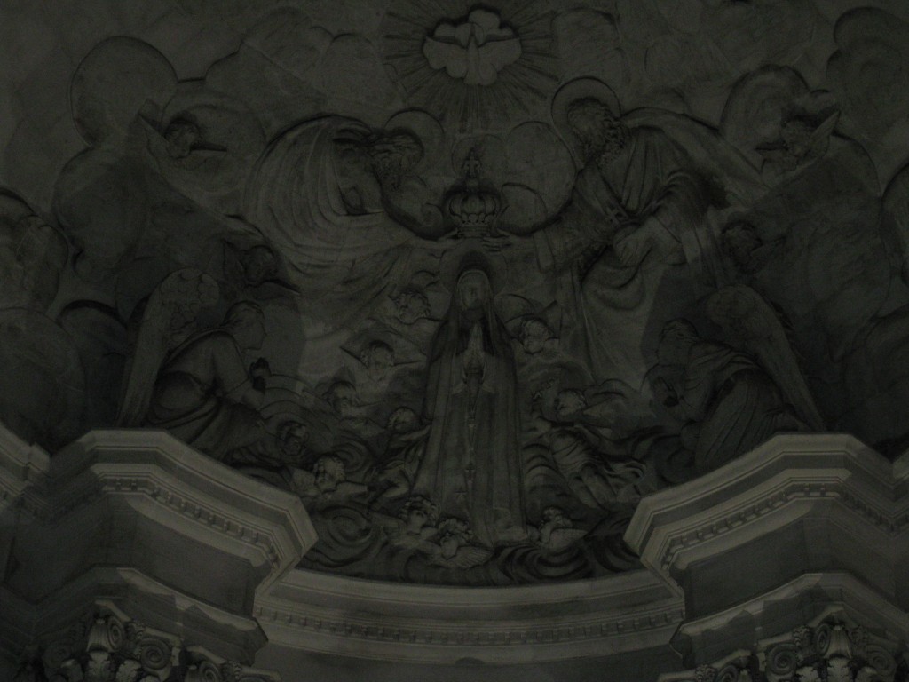 Detalhe da cúpula em cima do altar-mor da Basílica antiga
