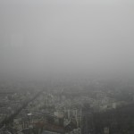 Paris envolta em neblina, do alto da Montparnasse