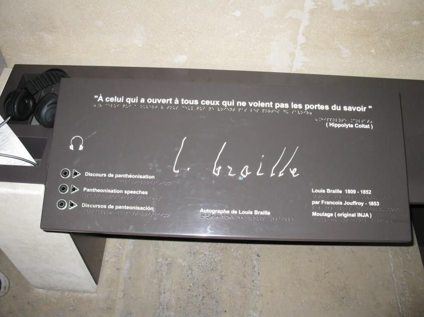 A invenção do Braille - inscrição exagerada e injusta, mas bonita.